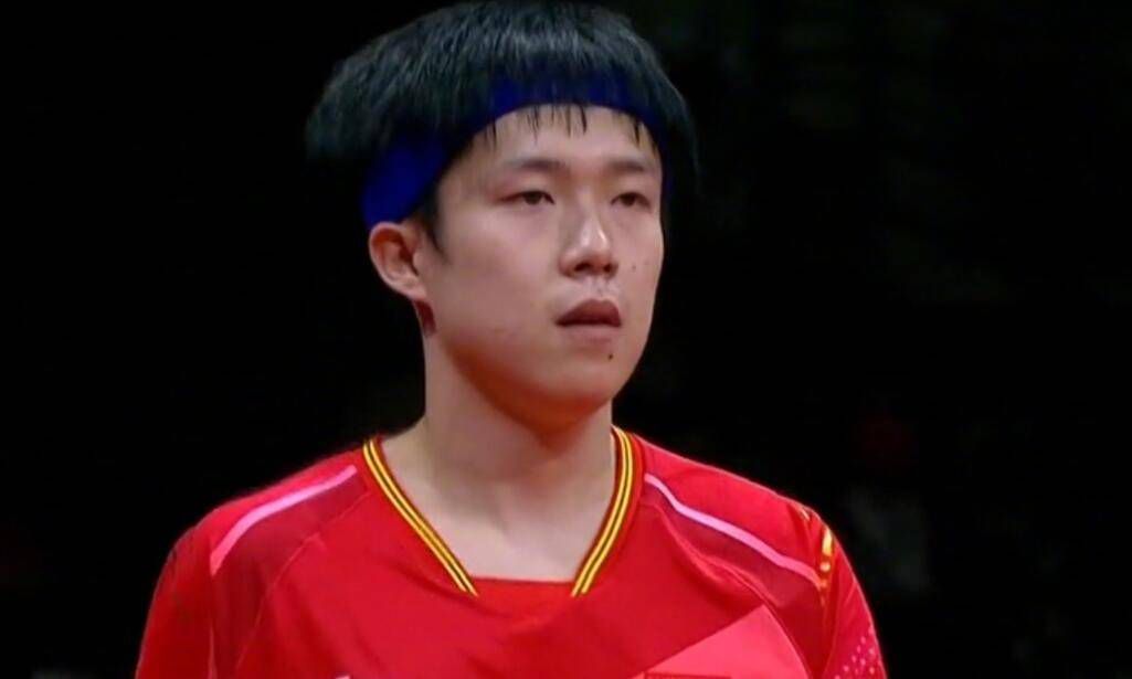 《阿丽塔：战斗天使》海报《阿丽塔：战斗天使》将背景设定在了26世纪，人体与机械的交相融合已经不足为奇